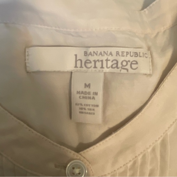 Size M Banana Republic heritage off white Blouse with Floral Detail B2 - Picture 6 of 6